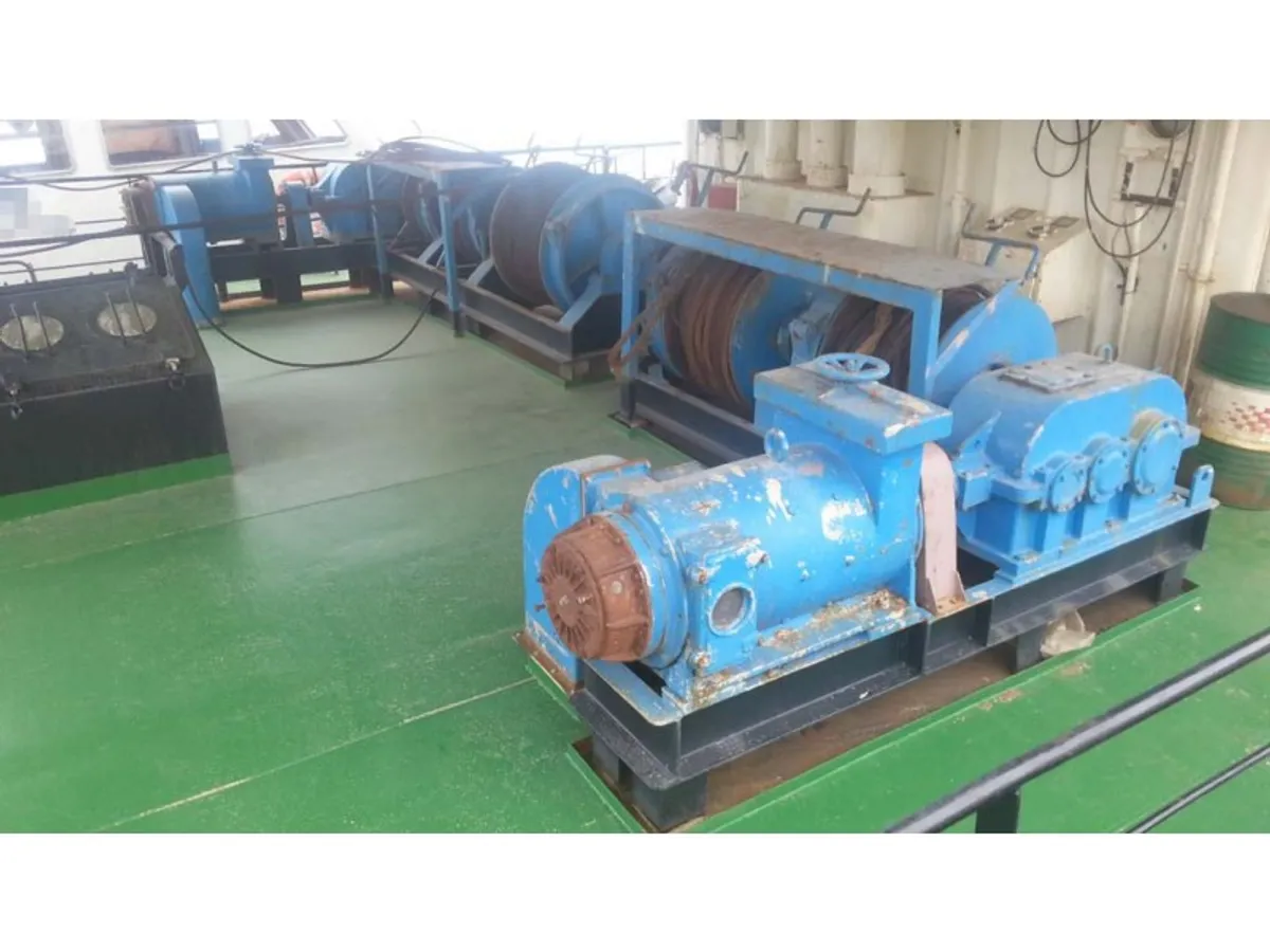 Tàu nạo vét để bán