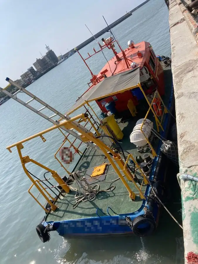 Tàu làm việc để bán