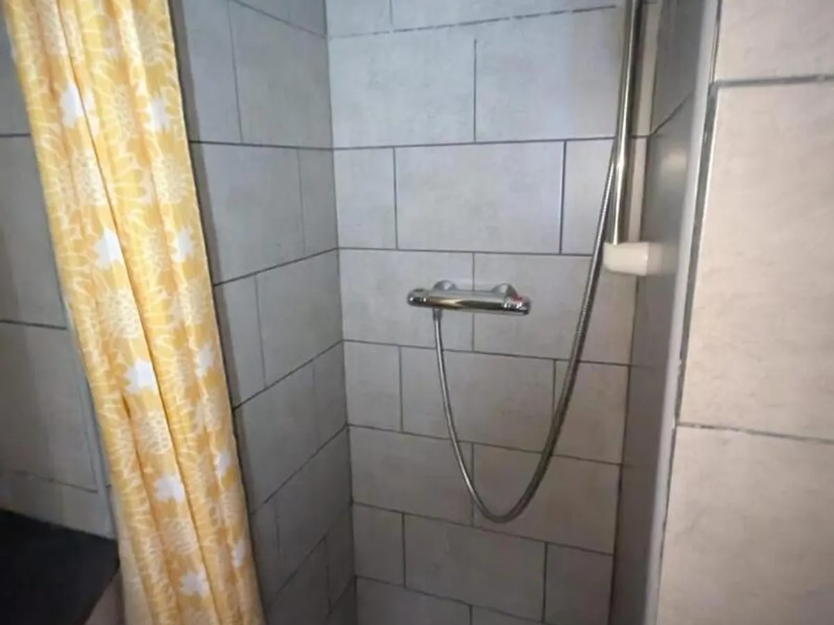 Tàu khảo sát để bán