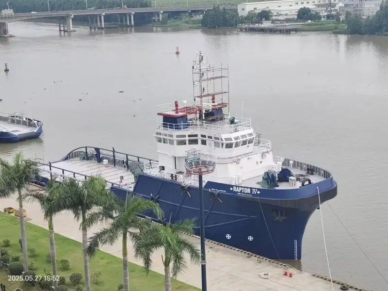 Tàu kéo để bán