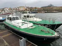 Tàu dẫn đường để bán