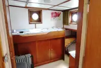 Tàu cẩu để bán