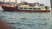 Tàu chở khách rao bán