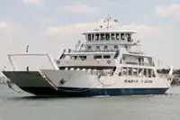 Tàu phà rao bán