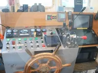 Tàu làm việc để bán