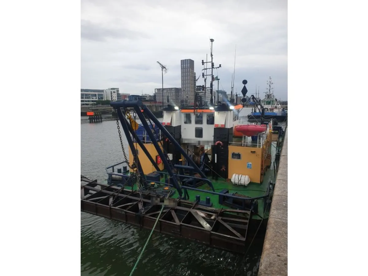 Tàu nạo vét để bán