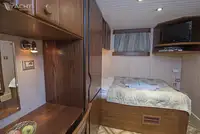 Tàu du lịch để bán