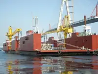 Bến tàu nổi rao bán