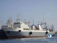 Tàu kéo lưới để bán