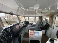 Tàu làm việc để bán