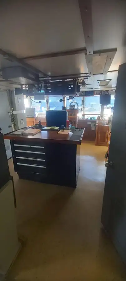 Tàu nghiên cứu để bán