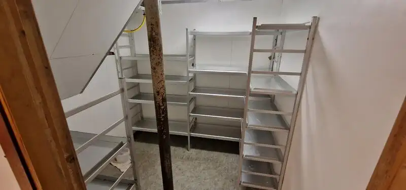 Tàu chở nhiên liệu để bán