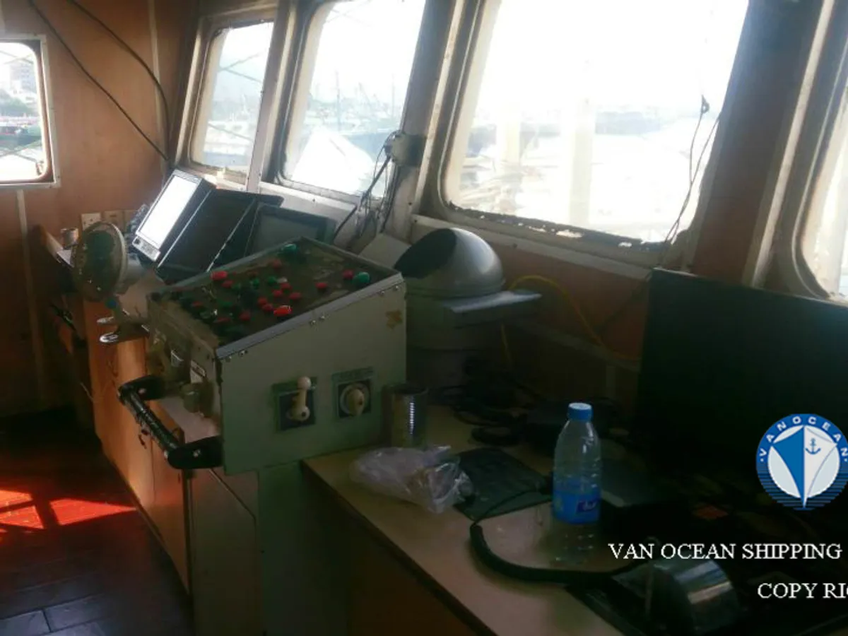 Tàu câu mực để bán