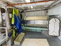 Tàu câu dài để bán