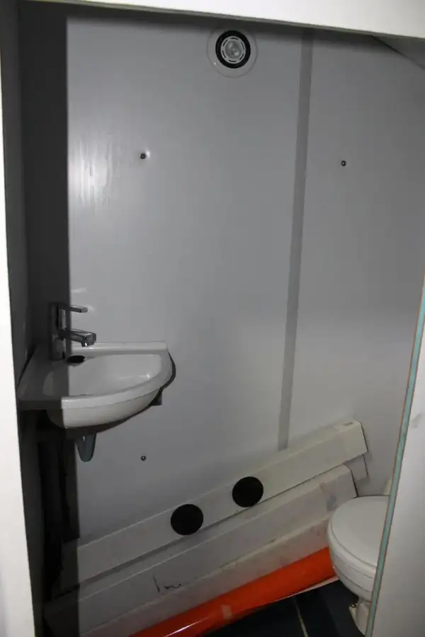 Bến nổi để bán