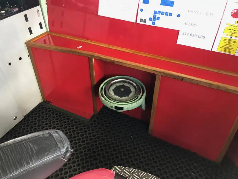 Tàu kéo lưới để bán