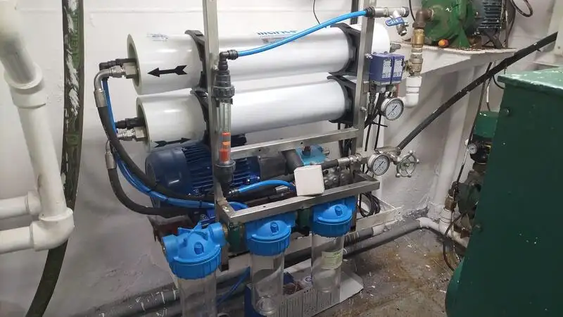 Tàu kéo lưới để bán