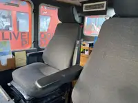 Tàu chở thủy thủ đoàn để bán