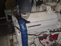 Tàu kéo lưới để bán