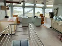 Tàu cung cấp để bán