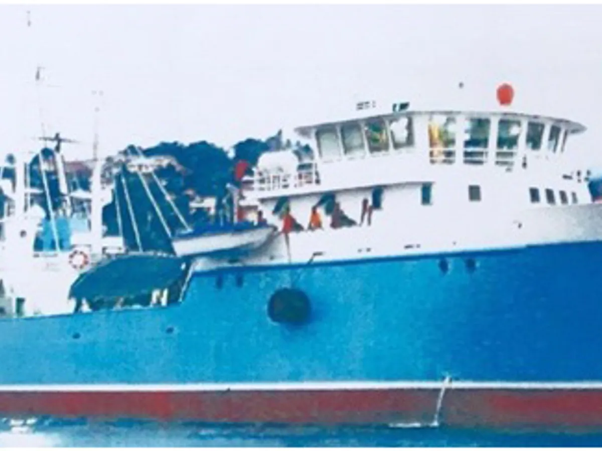 Tàu kéo lưới để bán
