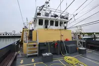 Tàu chở khách để bán
