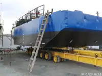 Tàu làm việc để bán