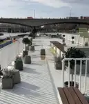 Tàu chở khách và hàng hóa để bán