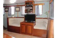 Tàu du lịch để bán