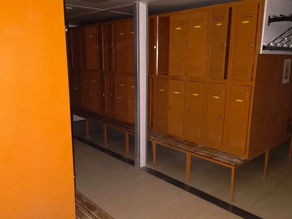 Sà lan chở người để bán