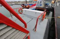 Tàu chở thủy thủ đoàn để bán