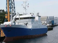 Tàu câu dài để bán