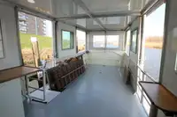 Tàu du lịch để bán