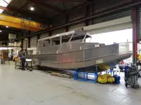 Tàu cứu hộ để bán