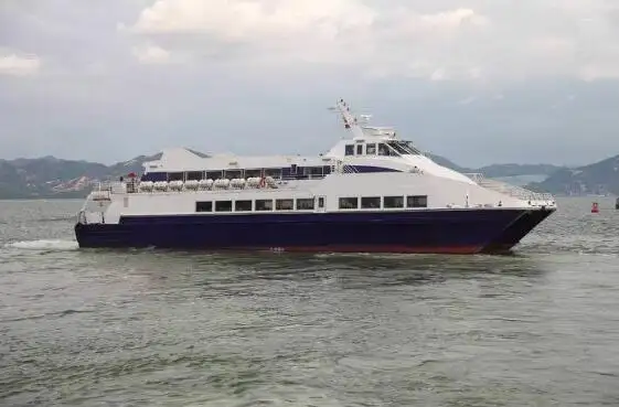 Tàu chở khách để bán