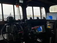 Tàu chở thủy thủ đoàn để bán