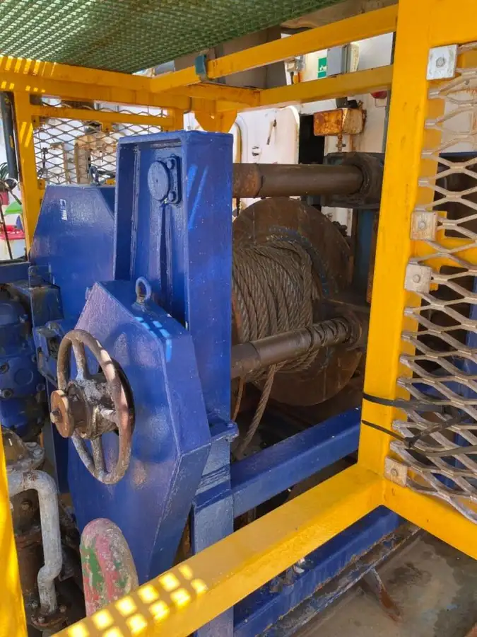 Tàu làm việc để bán
