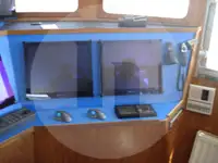 Tàu kéo lưới để bán