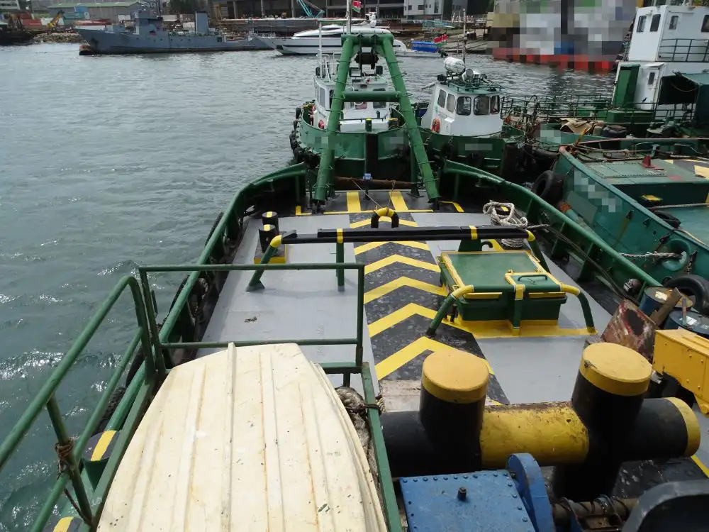 Tàu kéo để bán
