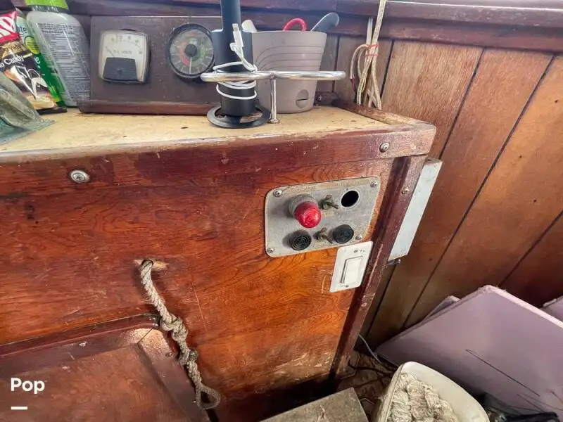 Tàu kéo lưới để bán