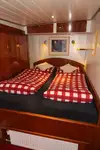 Tàu du lịch để bán