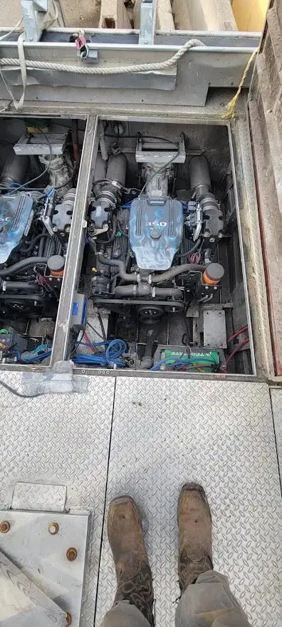 Tàu làm việc để bán