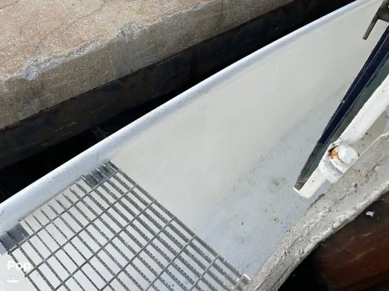 Tàu kéo lưới để bán