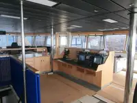 Tàu container để bán