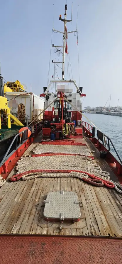 Tàu kéo để bán