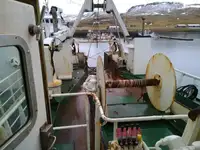 Tàu kéo lưới để bán