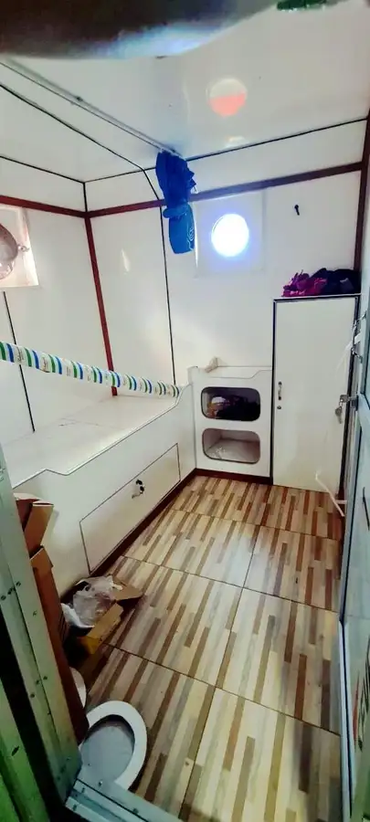 Tàu kéo để bán