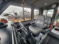 Tàu làm việc để bán