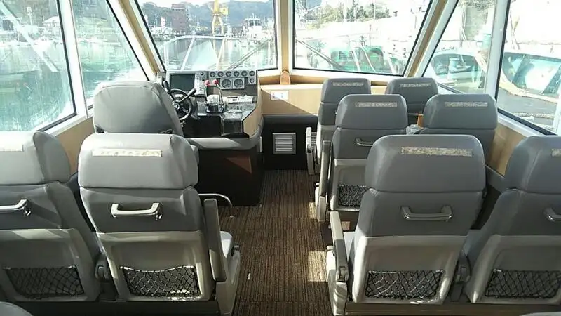 Tàu chở thủy thủ đoàn để bán