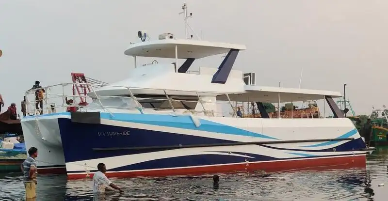 Tàu chở khách để bán